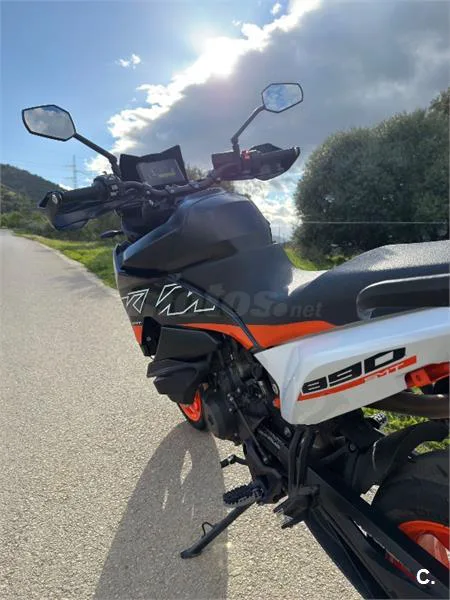 KTM 890 – Vista 3