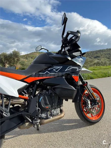 KTM 890 – Vista 4
