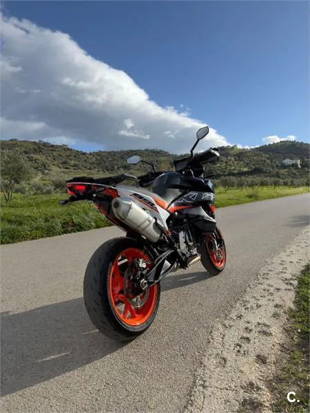 KTM 890 – Vista 6