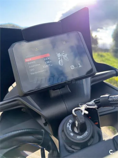 KTM 890 – Vista 7