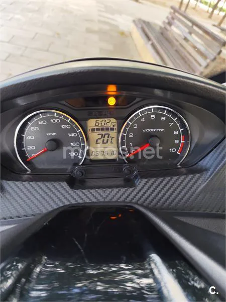 Suzuki Burgman 400 – Vista 4