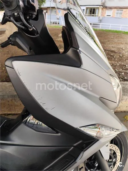 Suzuki Burgman 400 – Vista 9