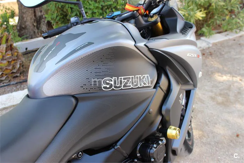 Suzuki GSX-S – Vista 6