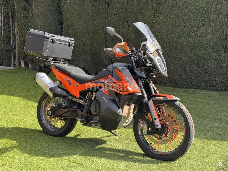 KTM 890 – Vista 2