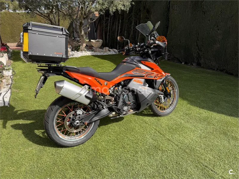 KTM 890 – Vista 4