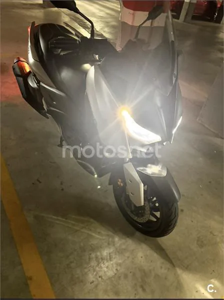 Yamaha XMAX 400 – Vista 4