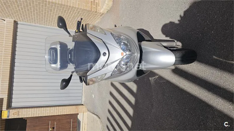 Yamaha YP Majesty 400 – Vista 2