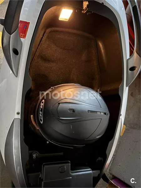 Piaggio MP3 – Vista 11