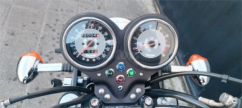 Triumph Bonneville T100 – Vista 2