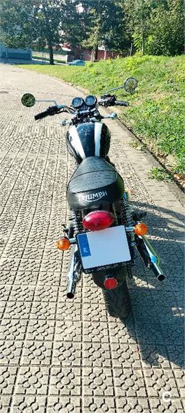 Triumph Bonneville T100 – Vista 7