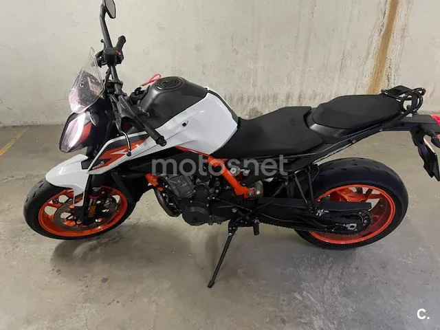KTM 890 – Vista 2