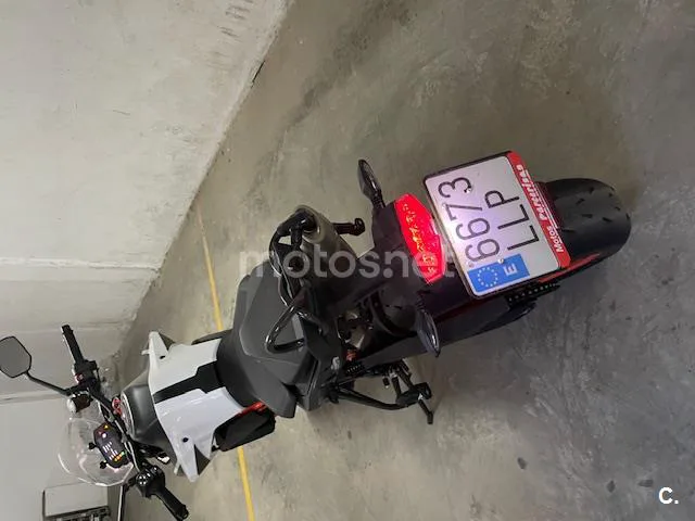 KTM 890 – Vista 3