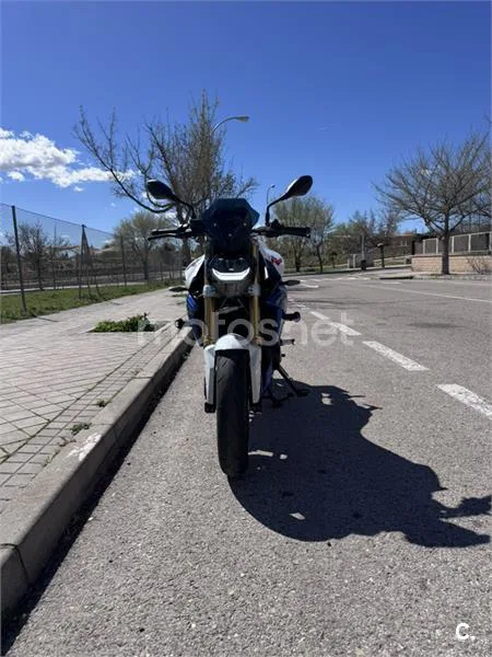 BMW F 900 R – Vista 3