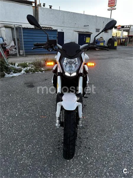 Benelli BN 125 – Vista 3