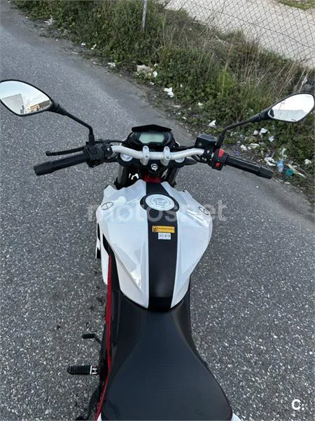 Benelli BN 125 – Vista 6