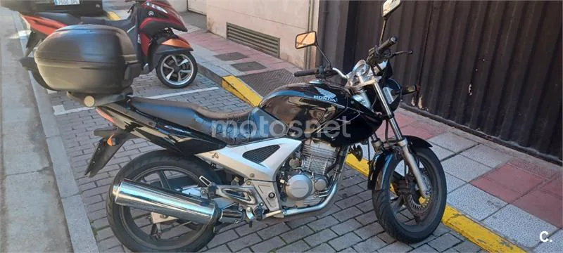 Honda CB 250 F – Vista 4