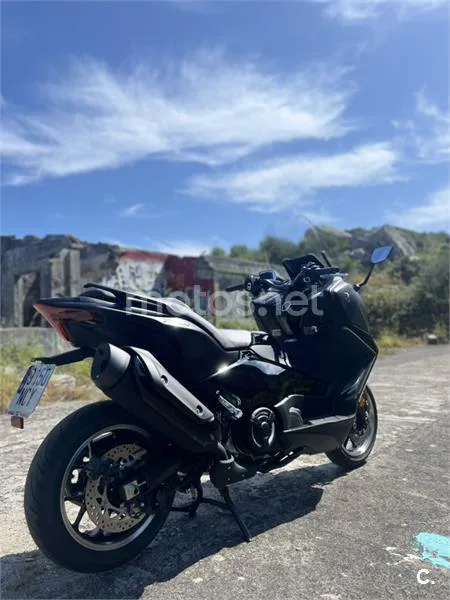 Yamaha TMAX – Vista 3