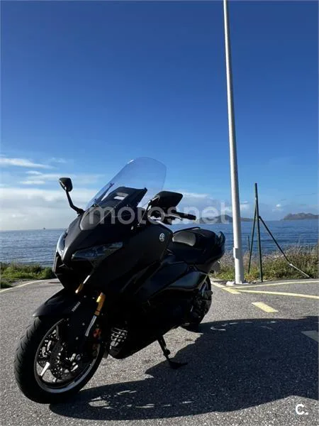 Yamaha TMAX – Vista 4