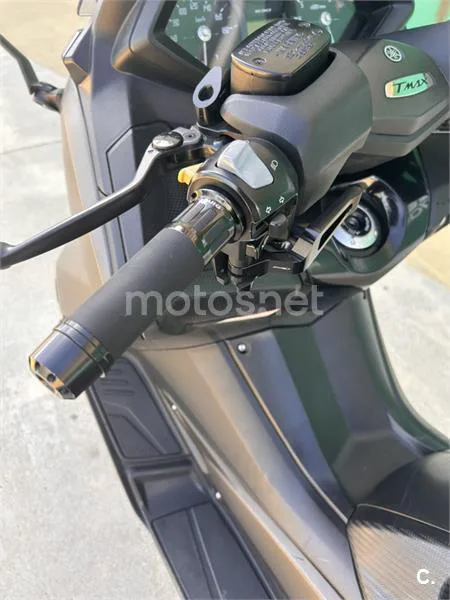 Yamaha TMAX 530 – Vista 10
