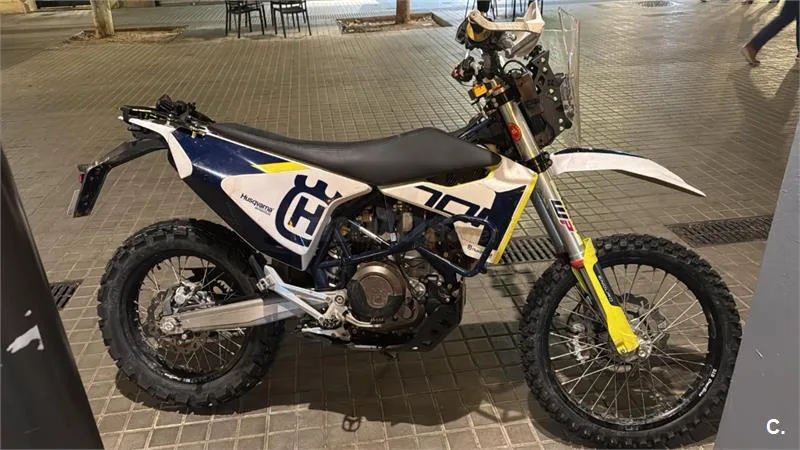 Husqvarna 701 Enduro – Vista 3