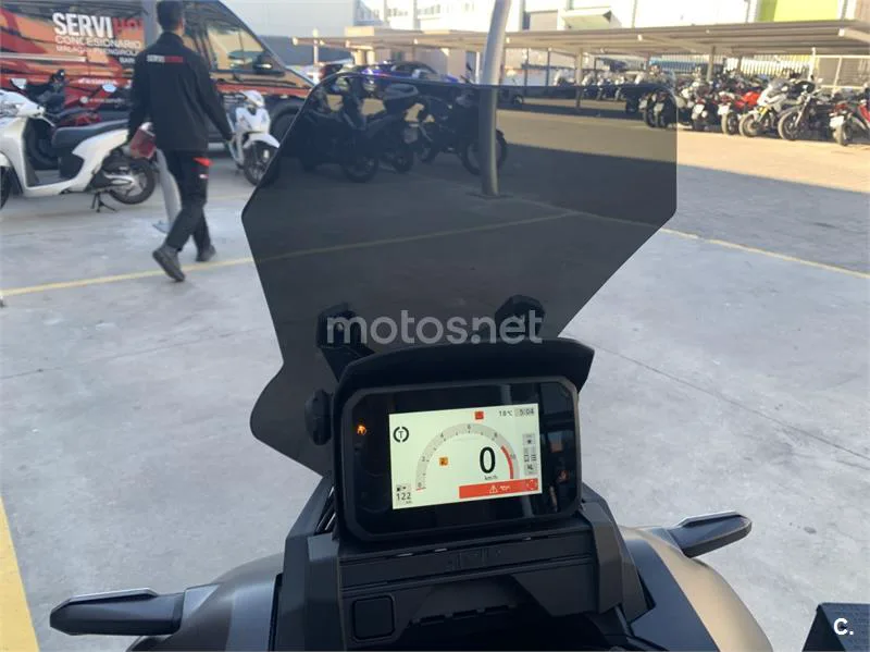 Honda ADV 350 – Vista 7