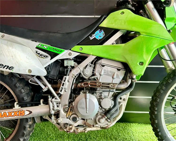Kawasaki KLX250 – Vista 7