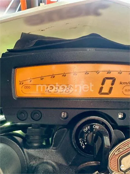 Kawasaki KLX250 – Vista 8