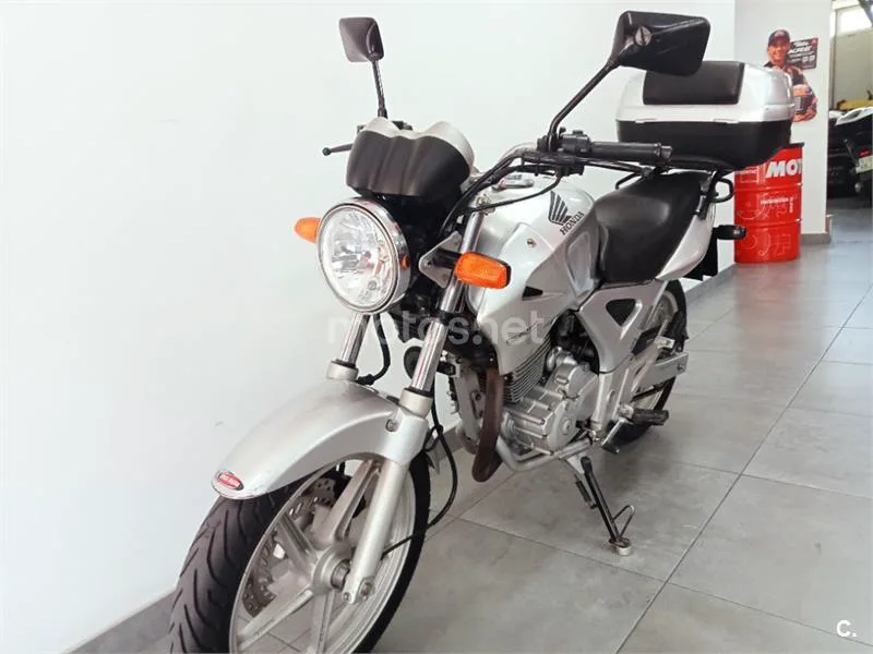 Honda CB 250 F – Vista 3