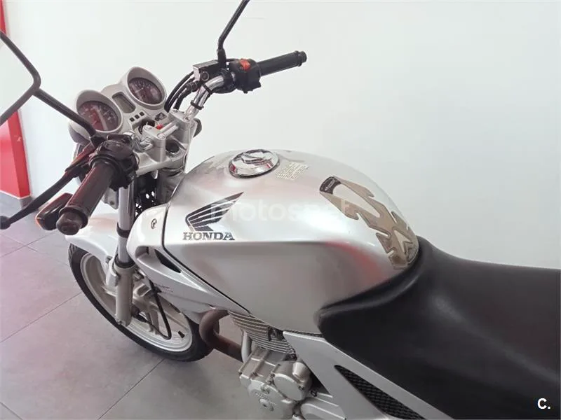 Honda CB 250 F – Vista 4