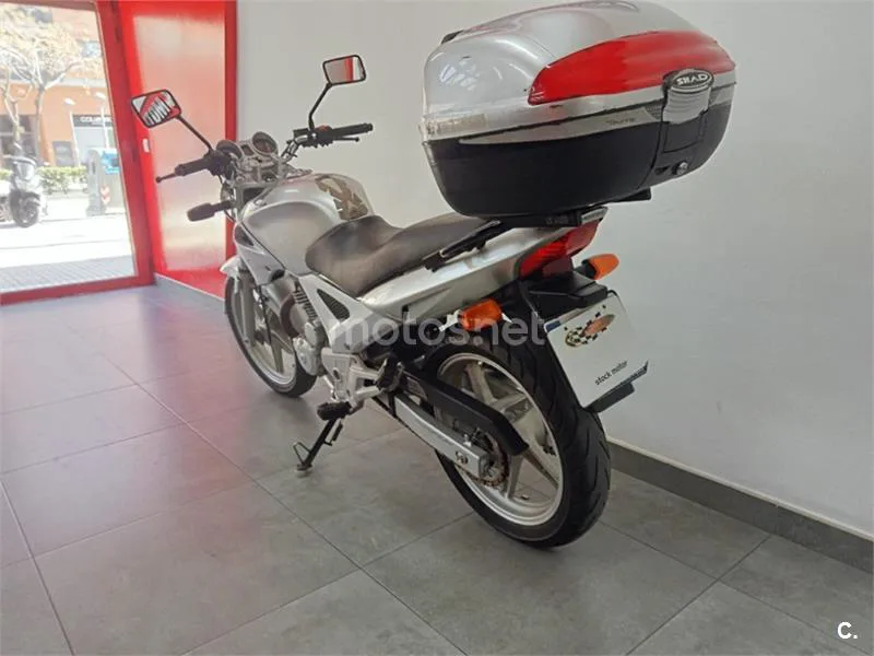 Honda CB 250 F – Vista 5