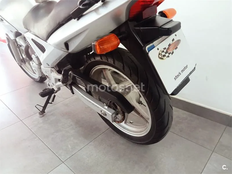 Honda CB 250 F – Vista 6