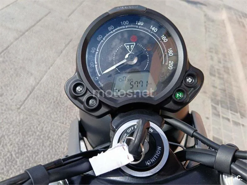 Triumph Street Twin – Vista 13