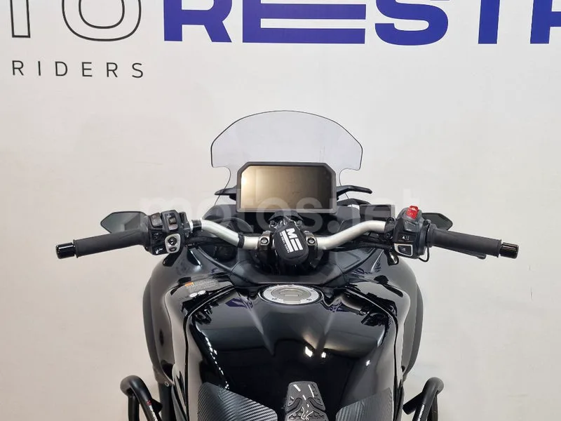 Yamaha Niken – Vista 11