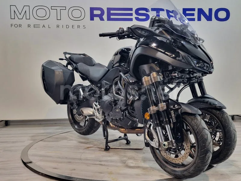 Yamaha Niken – Vista 6
