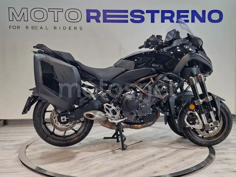 Yamaha Niken – Vista 7