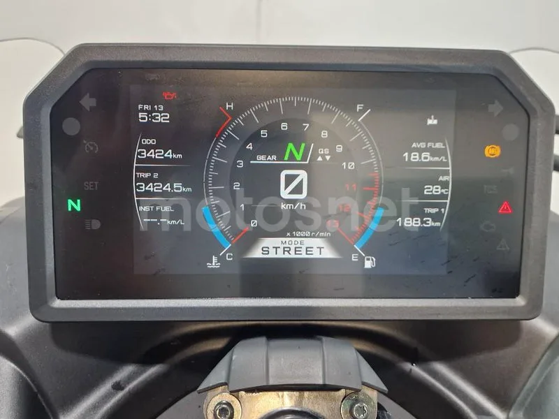 Yamaha Niken – Vista 10
