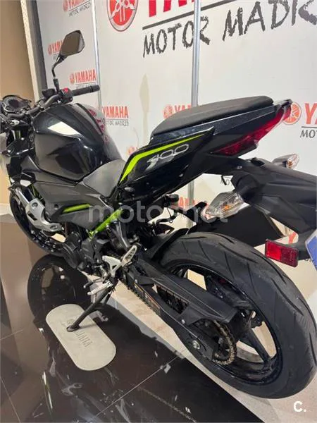 Kawasaki Z400 – Vista 5