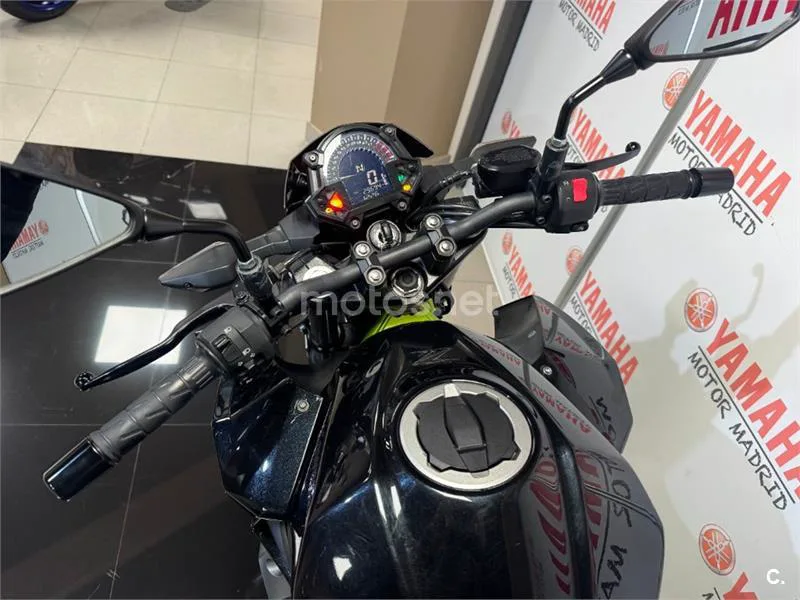 Kawasaki Z400 – Vista 8