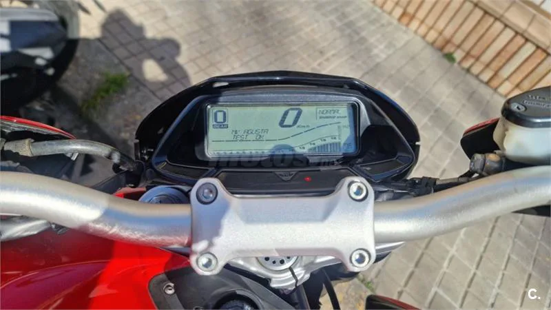 MV Agusta Rivale 800 – Vista 2