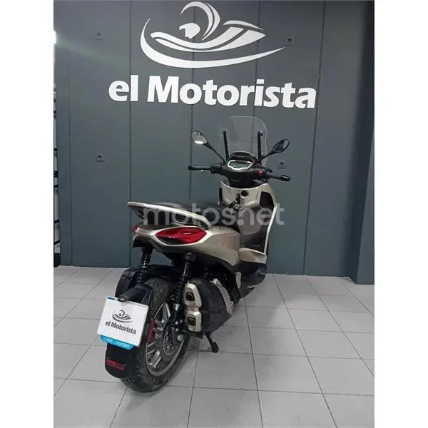 Piaggio Beverly – Vista 3