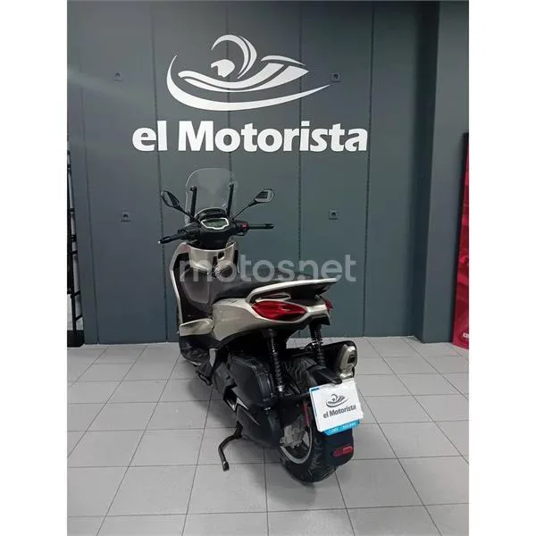 Piaggio Beverly – Vista 5