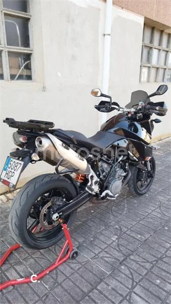 KTM 990 SUPERMOTO T – Vista 6
