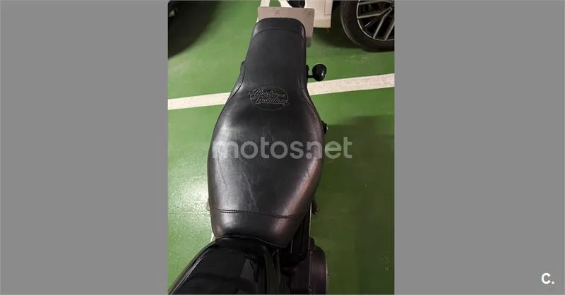 Harley-Davidson Sportster 883 – Vista 20