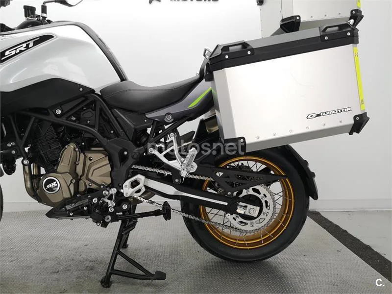 QJ Motor SRT 700 X – Vista 20