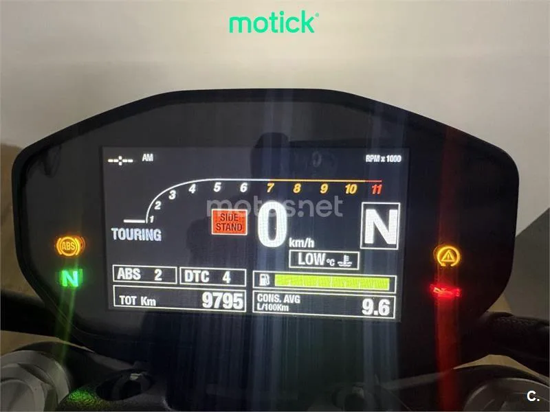Ducati Monster 821 – Vista 4