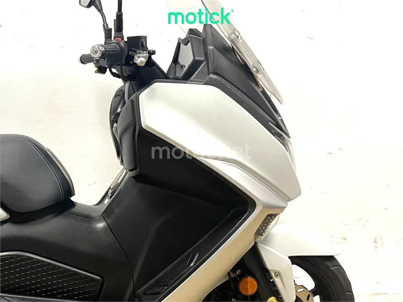 SYM Maxsym 400 – Vista 3