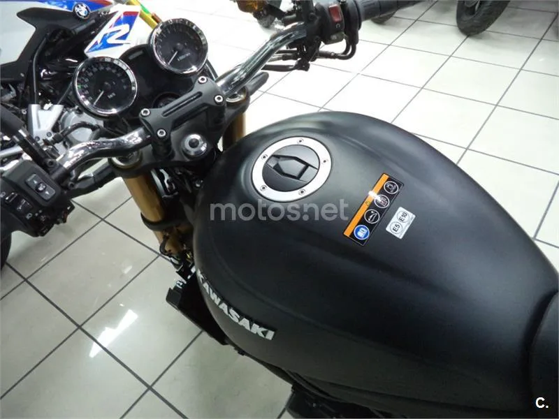 Kawasaki Z900RS - Vista 9