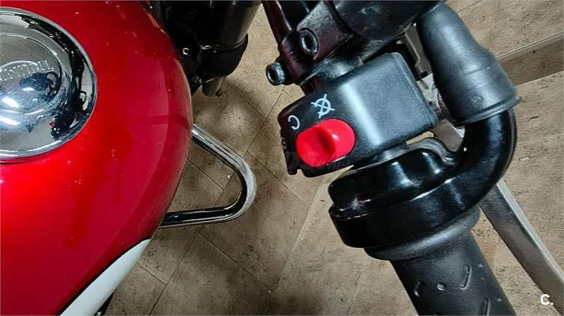 Triumph Bonneville – Vista 10