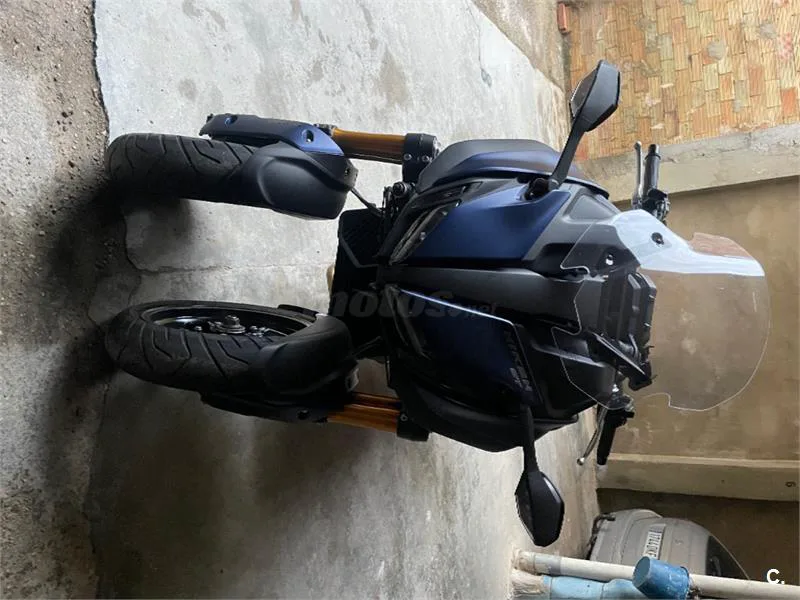 Yamaha Niken – Vista 3