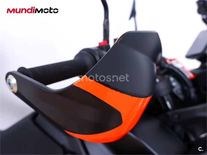 KTM 890 – Vista 14